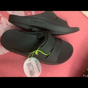 Unisex OOFOS memory foam recovery slides size 10 men’s size 12 women’s